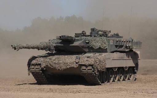Tunisia-eyes-German-Leopard-2A5-Main-Battle-Tanks-640x400